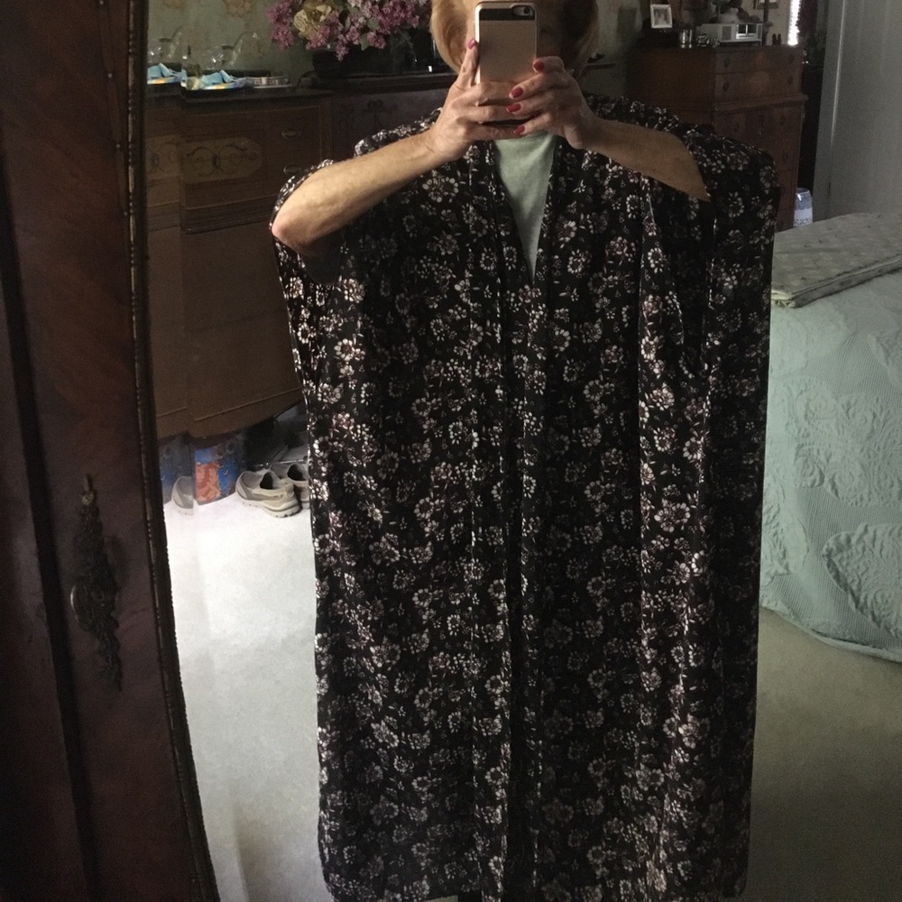 Robe - Picture 2 of 3